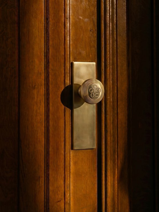 Opg Casestudy Stills Interior Doorknob 1